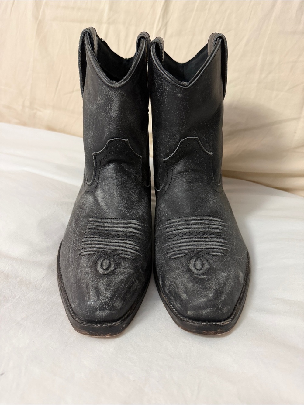 Classic women’s Roper Black Western Boots - Distressed Leather